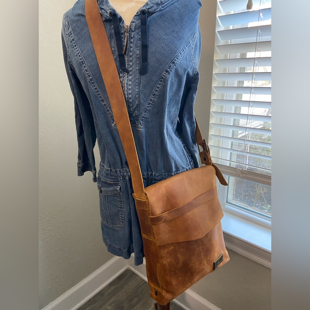 YAYAS Leather Messenger Bag- Vintage Crossbody Laptop IPad Handmade Bag - Picture 8 of 16